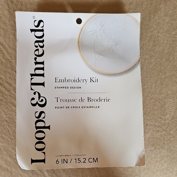 Loops & Threads Embroidery Kit - Picture 1 of 6